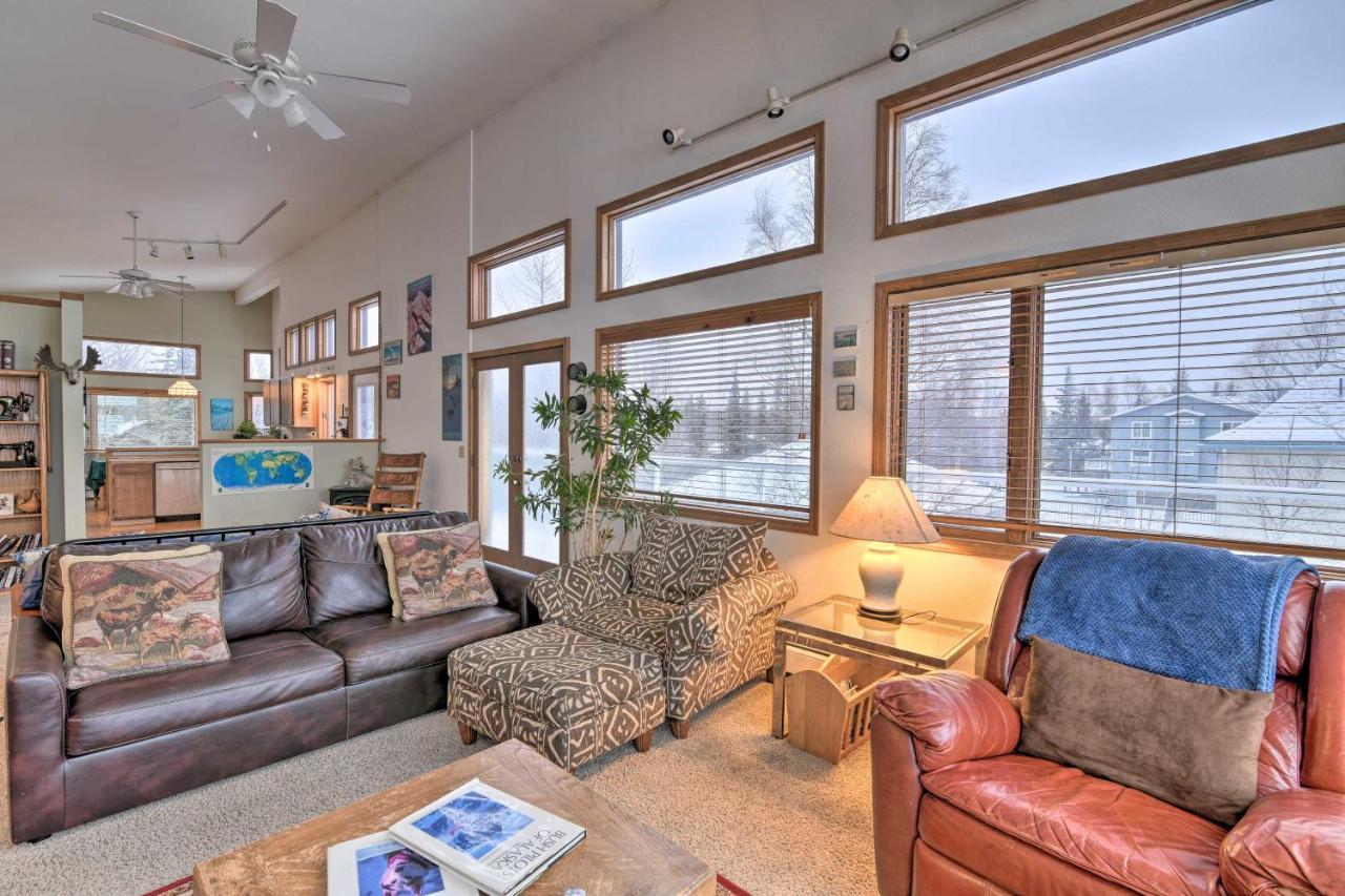 Spacious Family Home With Deck And Million-Dollar View Анкоридж Экстерьер фото